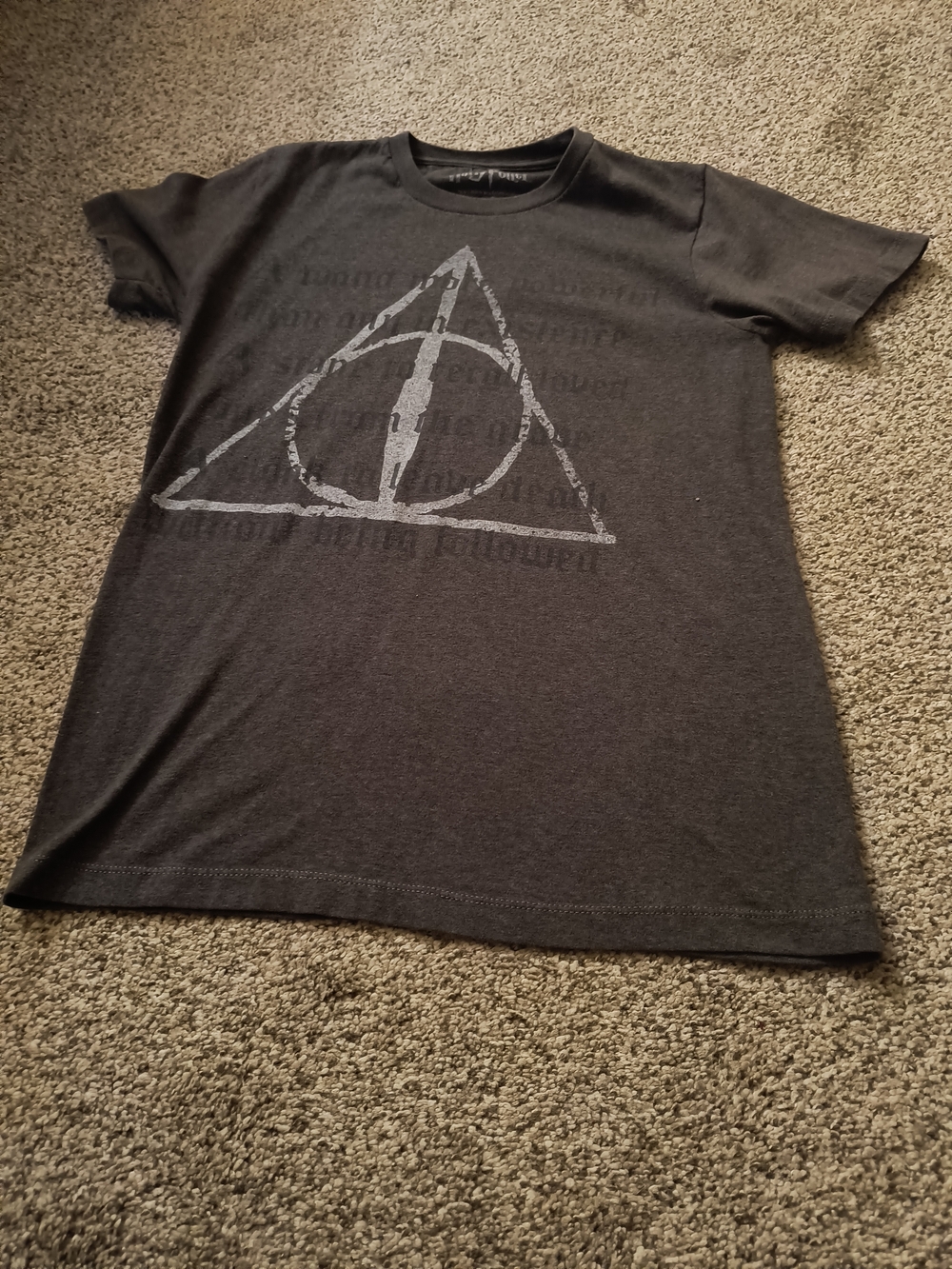 Men's Charcoal Short-Sleeve Graphic Tee with Distressed Emblem